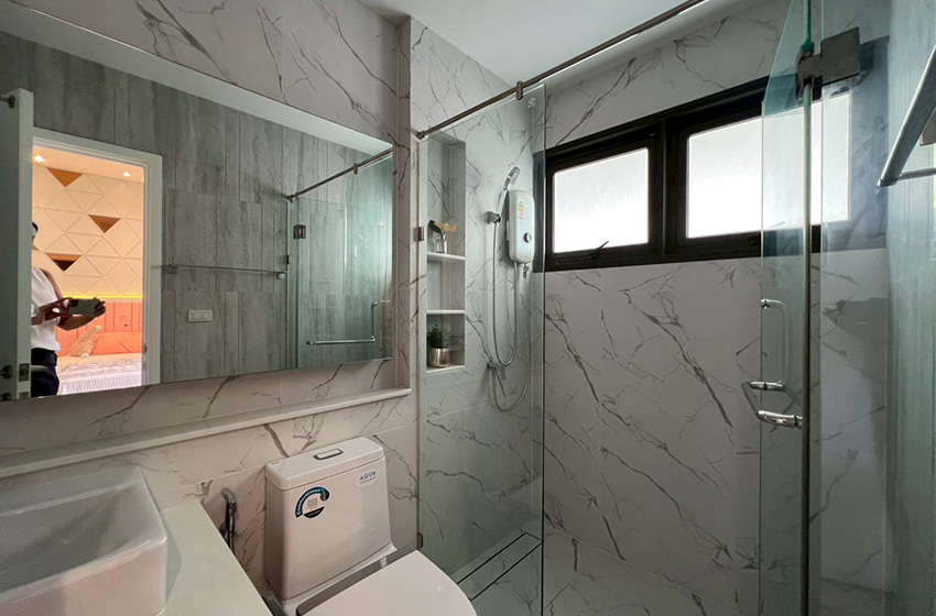 House with Shared Pool in Srinakarin 